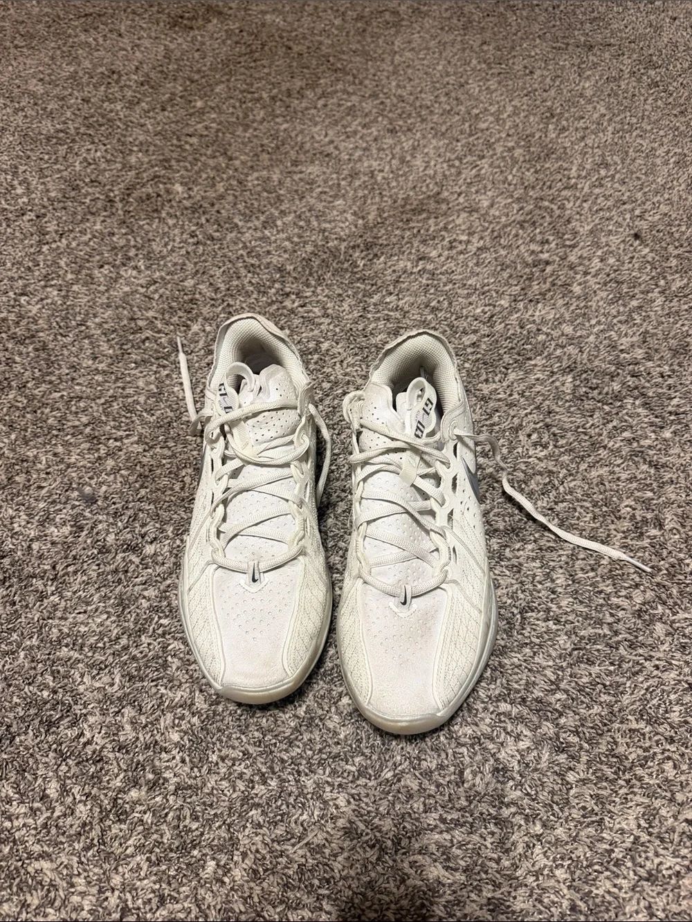 Nike Men’s White and Grey GT Cut 3 basketball shoes